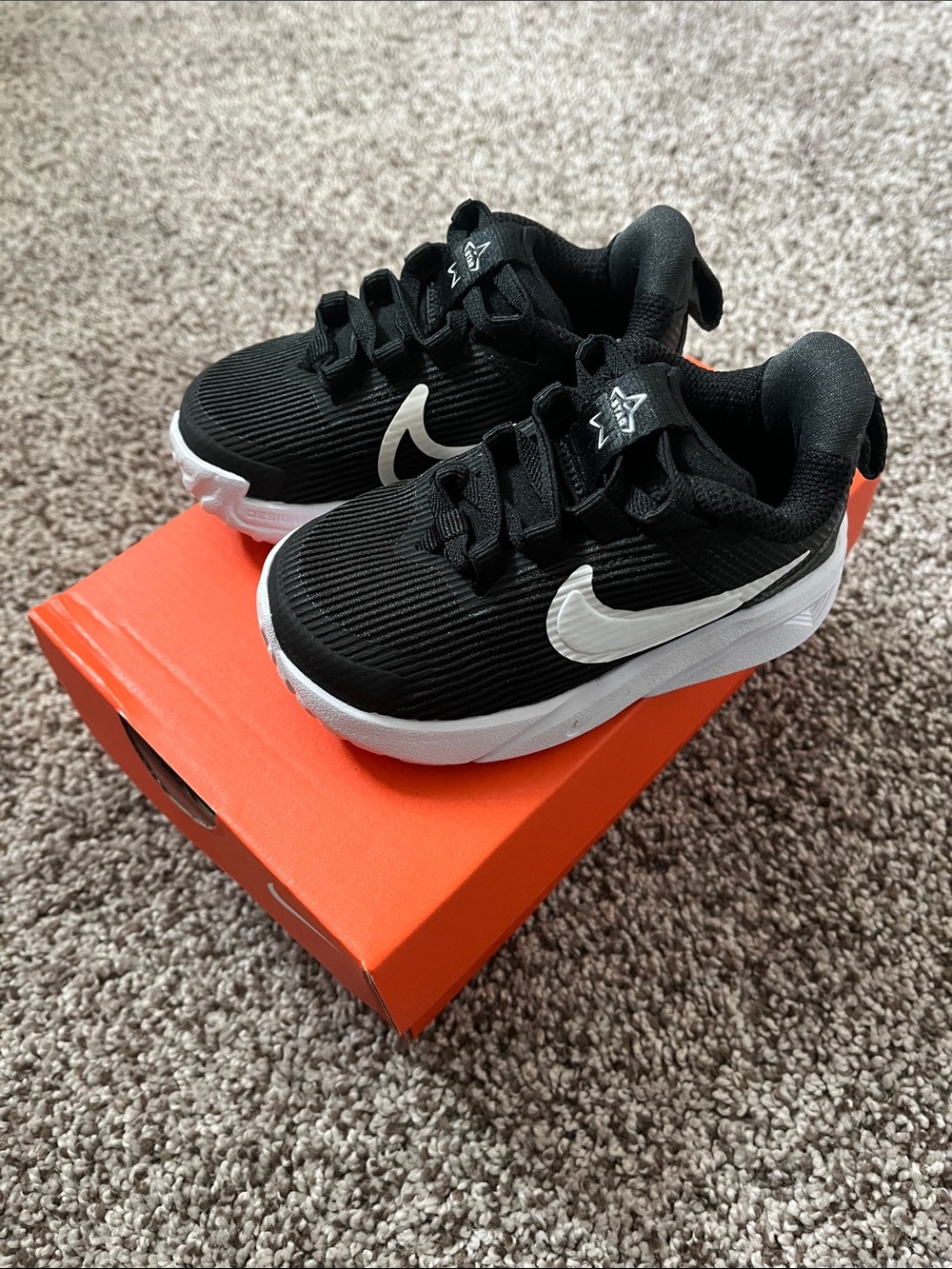Nike Black and White Toddler Boy Athletic Sneakers Size 5